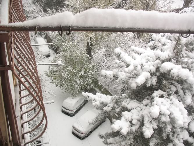 Утро в снегу в Тбилиси balkon