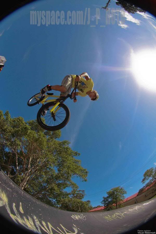 IMAGE: http://i726.photobucket.com/albums/ww264/j-paka/runbayparkJAN6th/l_a7aba7f149674f76957e492df5ebcaf4.jpg