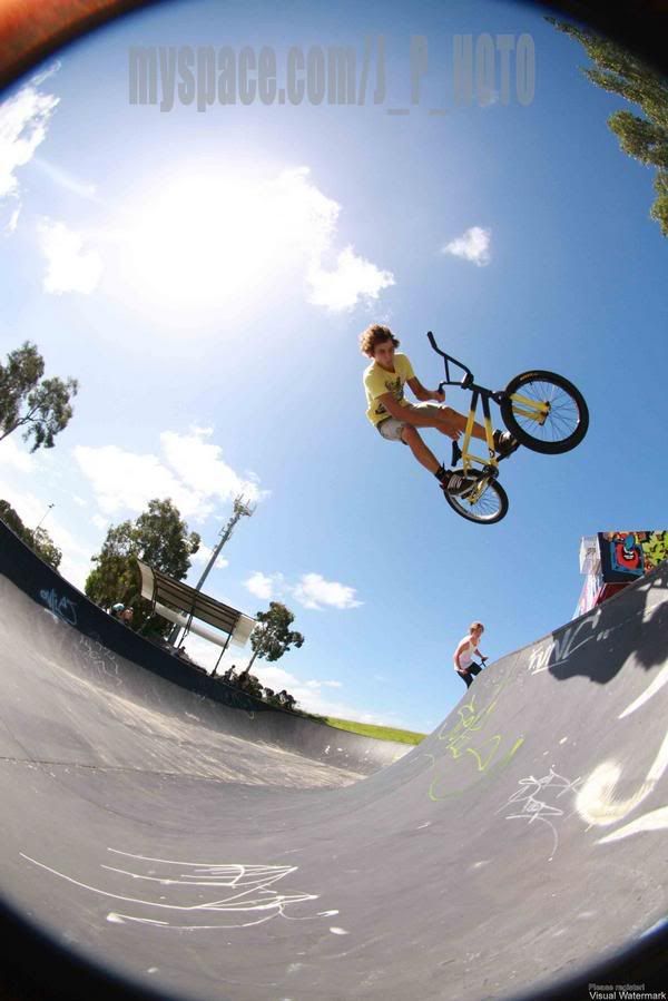 IMAGE: http://i726.photobucket.com/albums/ww264/j-paka/runbayparkJAN6th/l_b5af7656ac6f44108d47a02b1403843d.jpg