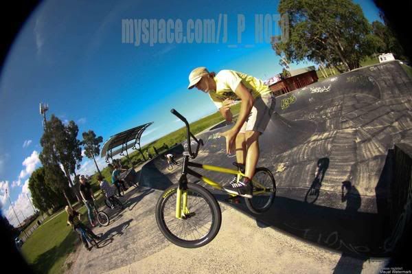 IMAGE: http://i726.photobucket.com/albums/ww264/j-paka/runbayparkJAN6th/l_cc3921037e4743a9ac96414be32eb024.jpg